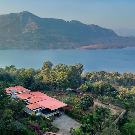 Ekam Lake House By Stayvista With Mountain & Lake Views, Outdoor Jacuzzi, Sauna, Modern Amenities & Kitchen Garden Пуне Екстер'єр фото
